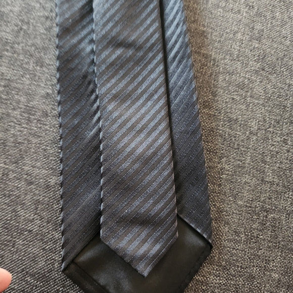 Hugo Boss Black Striped Tie 3 inches in Width - Picture 4 of 12